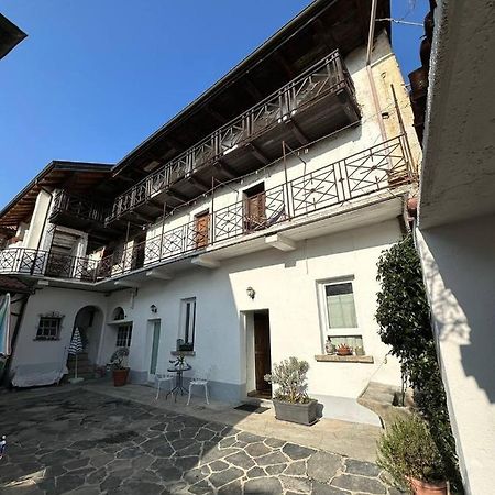 Casa Sasso E Legno Apartment Omegna Luaran gambar